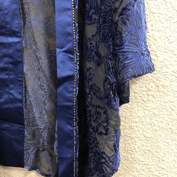 Blue Velvet Shawl - Picture 7 of 10